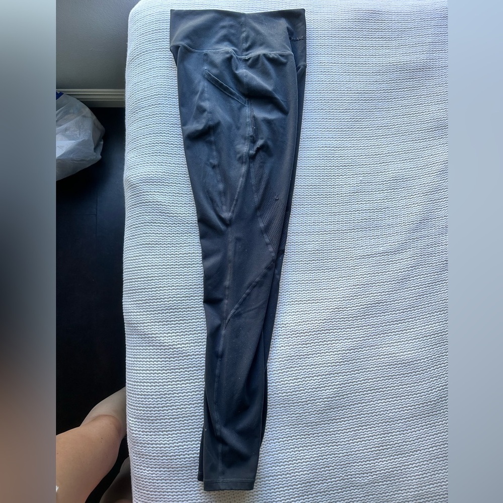 Alphalete Surface Pocket Laser Cut Leggings Dark Grey Size Small - Picture 8 of 10